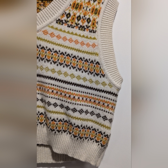 Love Tree Cropped Sweater Vest - Picture 4 of 8